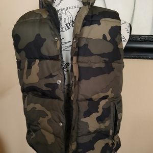 Old Navy boys camo puffer vest